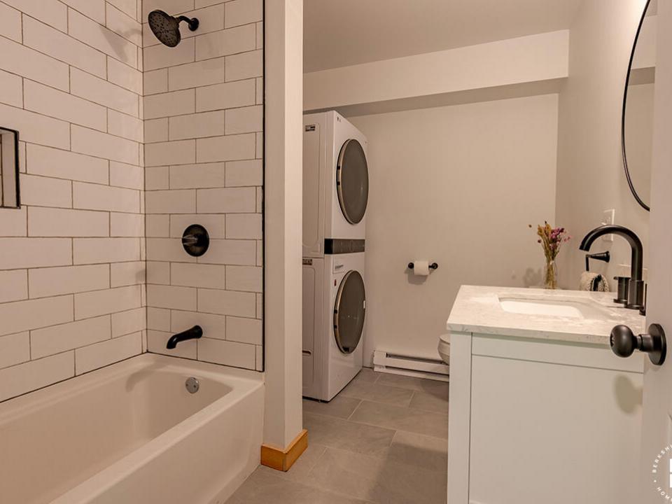 NewlyRenovatedHomeInJay_Bathroom2