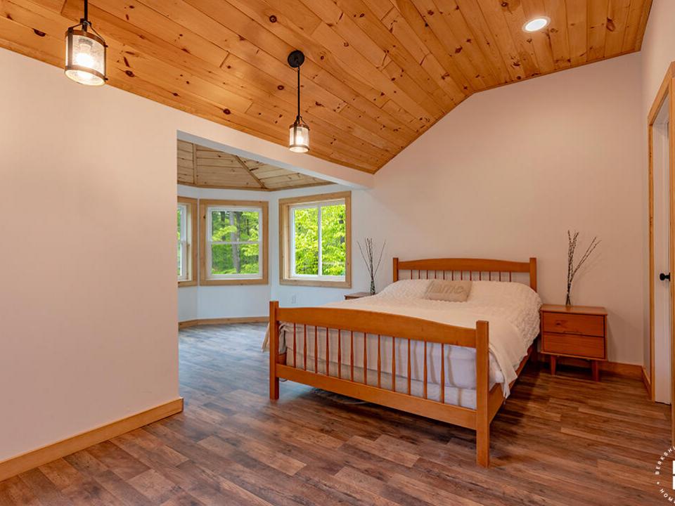 NewlyRenovatedHomeInJay_Bedroom1