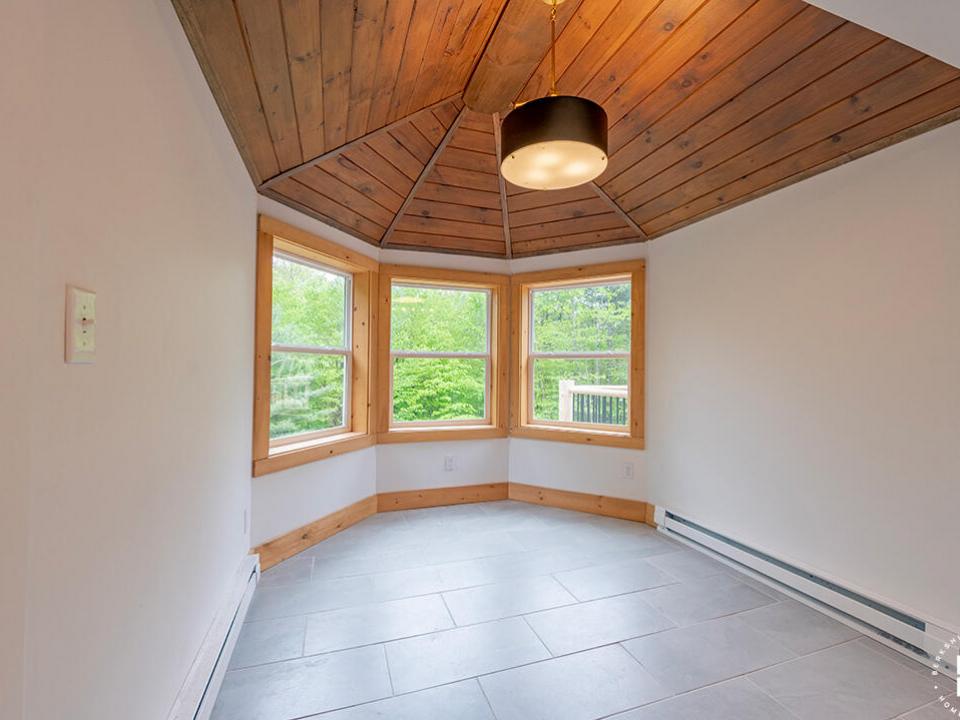 NewlyRenovatedHomeInJay_BreakfastNook_H