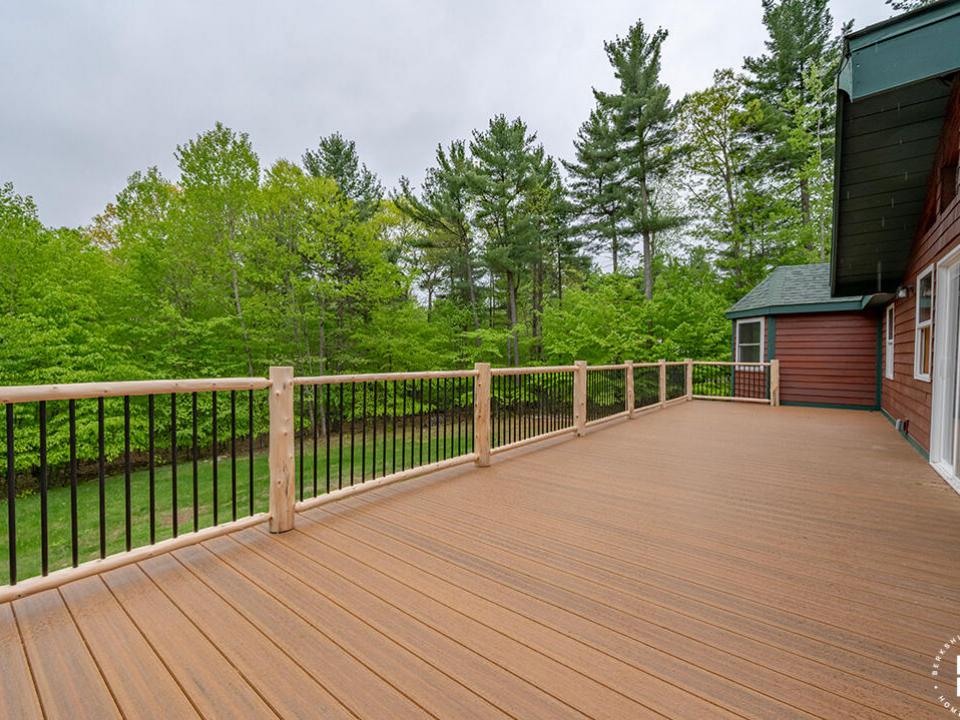 NewlyRenovatedHomeInJay_Deck_L
