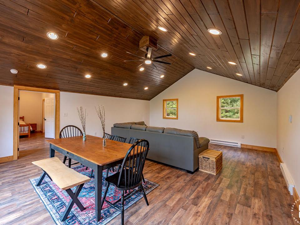 NewlyRenovatedHomeInJay_DiningRoom_To_Li