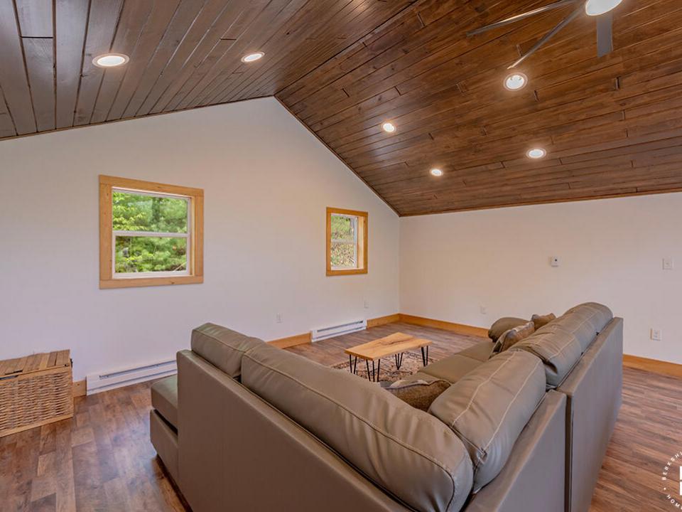 NewlyRenovatedHomeInJay_LivingRoom_L