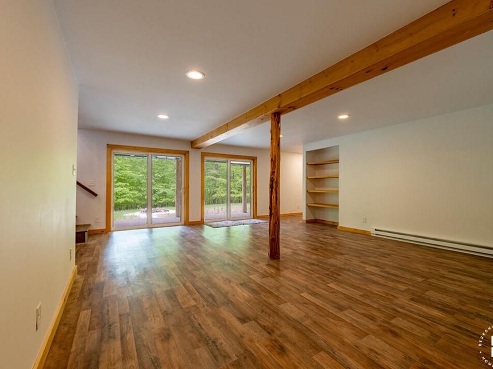 NewlyRenovatedHomeInJay_LowerLevel_Enter