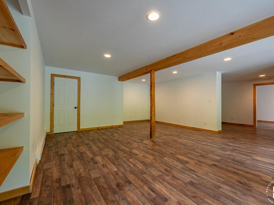 NewlyRenovatedHomeInJay_LowerLevel_Enter