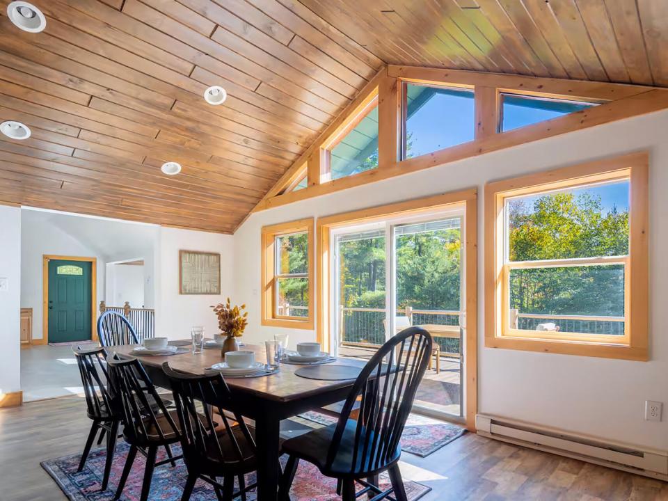 JayHomeOnCedar_DR_To_Deck