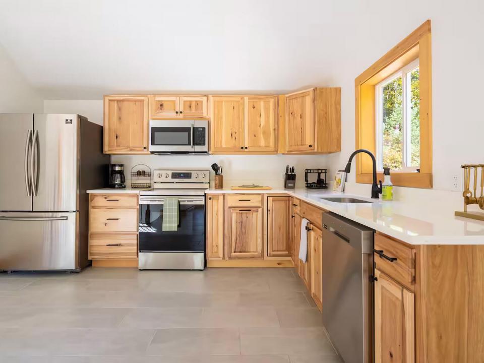 JayHomeOnCedar_Kitchen