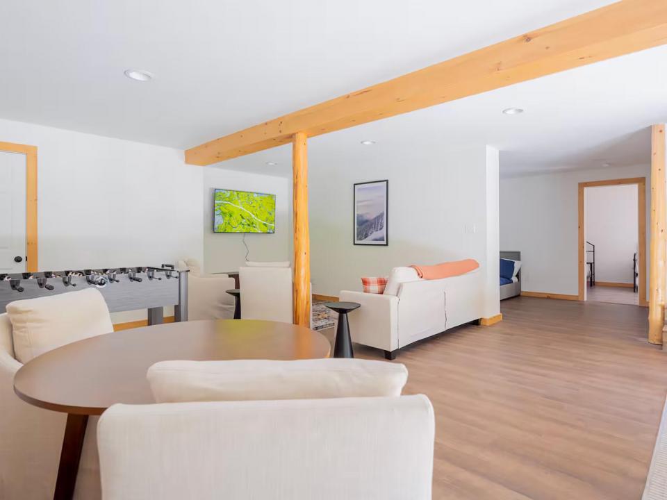 JayHomeOnCedar_GameRoom