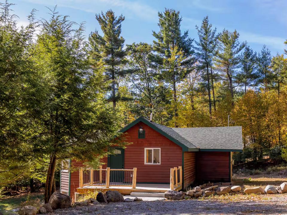 JayHomeOnCedar_Exterior_From_Driveway