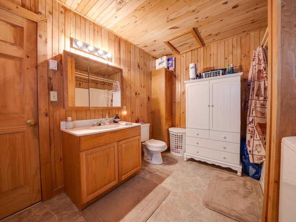 Full Bath 2
