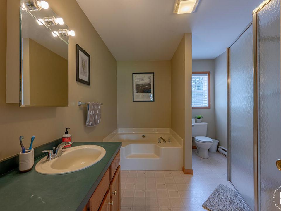 RanchOnTrillium_Bathroom1