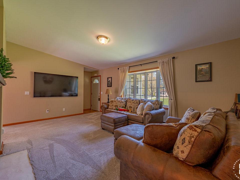 RanchOnTrillium_LivingRoom