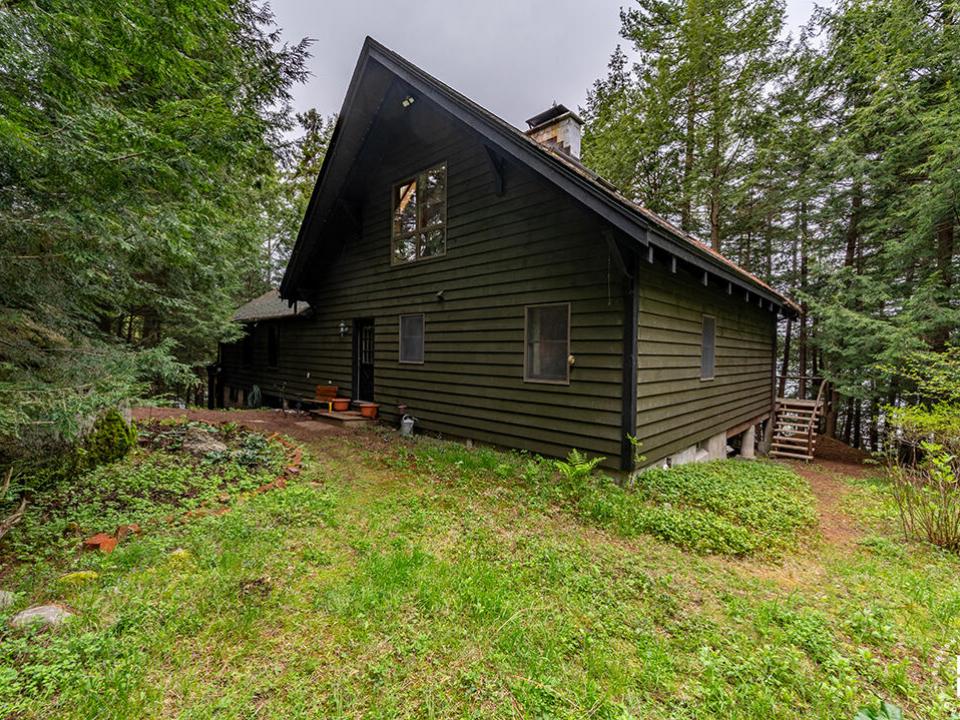 LakefrontHomeOnUpperSaranac_Exterior