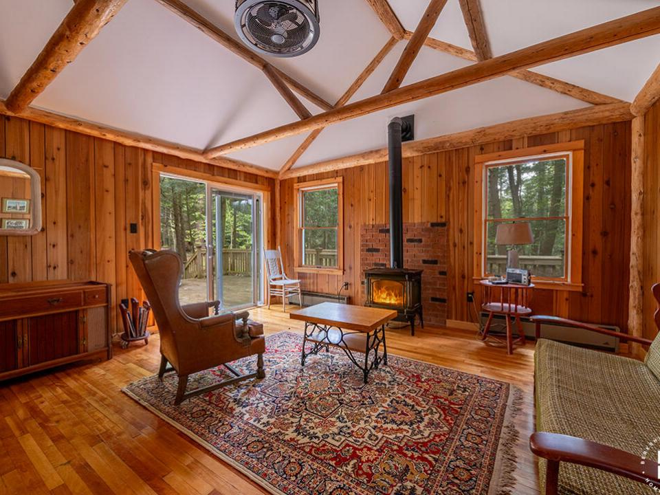 LakefrontHomeOnUpperSaranac_GC_LivingRoo
