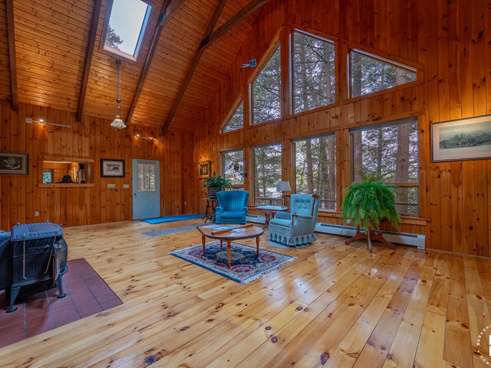 LakefrontHomeOnUpperSaranac_LivingRoom_R