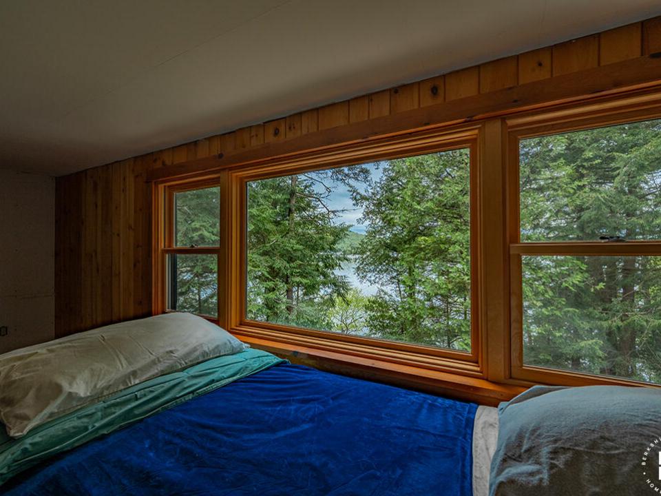 LakefrontHomeOnUpperSaranac_BonusRoom_Vi