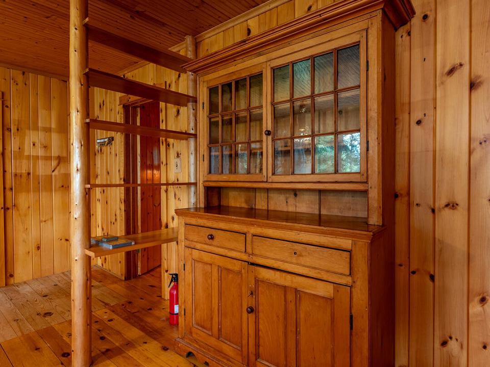 LakefrontHomeOnUpperSaranac_DiningRoom_H