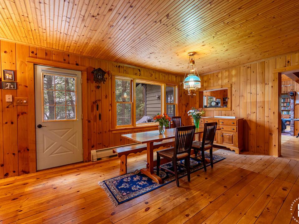 LakefrontHomeOnUpperSaranac_DiningRoom_L
