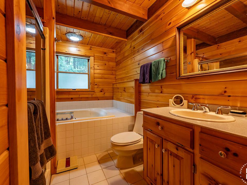 LakefrontHomeOnUpperSaranac_Bathroom1