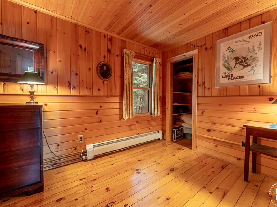 LakefrontHomeOnUpperSaranac_Bedroom2_Clo
