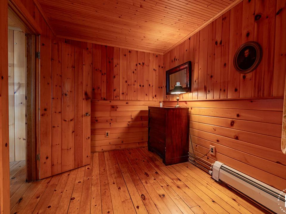 LakefrontHomeOnUpperSaranac_Bedroom2