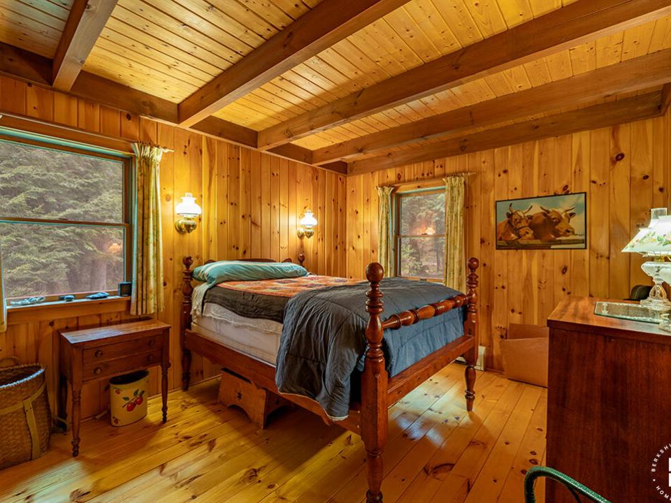 LakefrontHomeOnUpperSaranac_Bedroom1