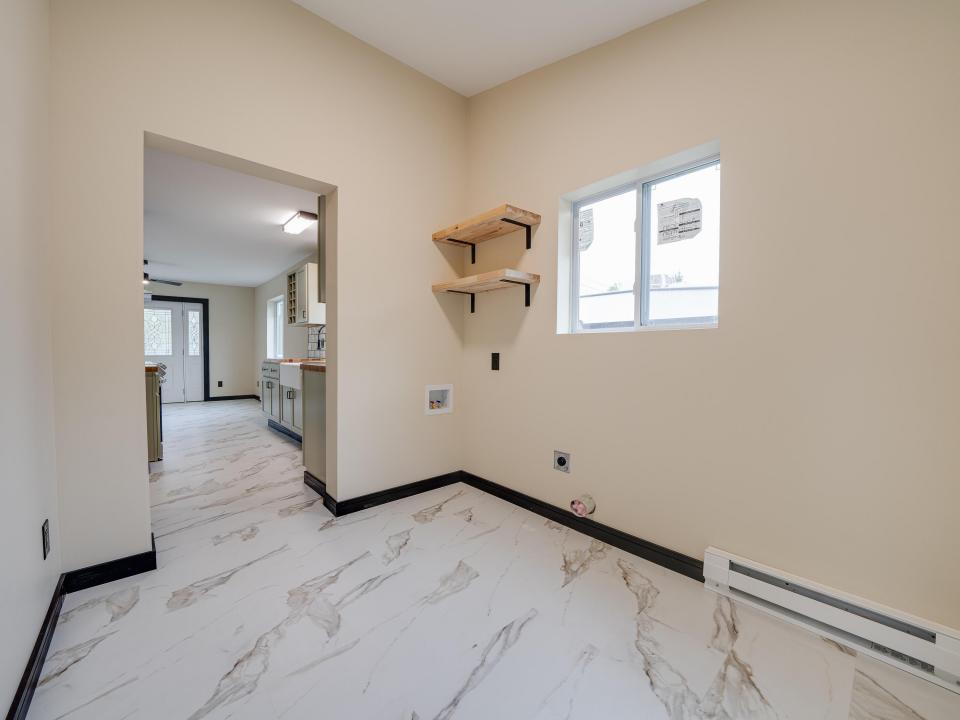 118 McLaughlin Ave-23