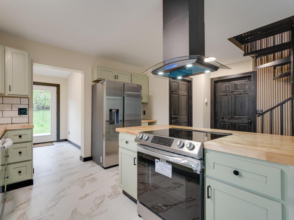 118 McLaughlin Ave-36