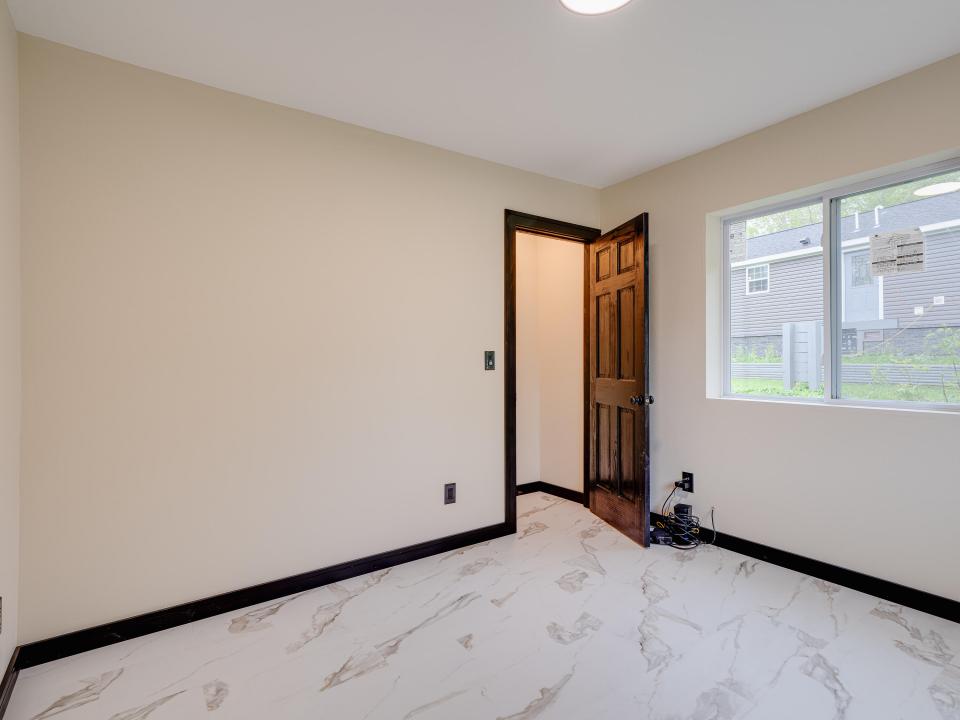 118 McLaughlin Ave-41
