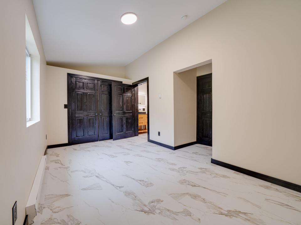 118 McLaughlin Ave-58