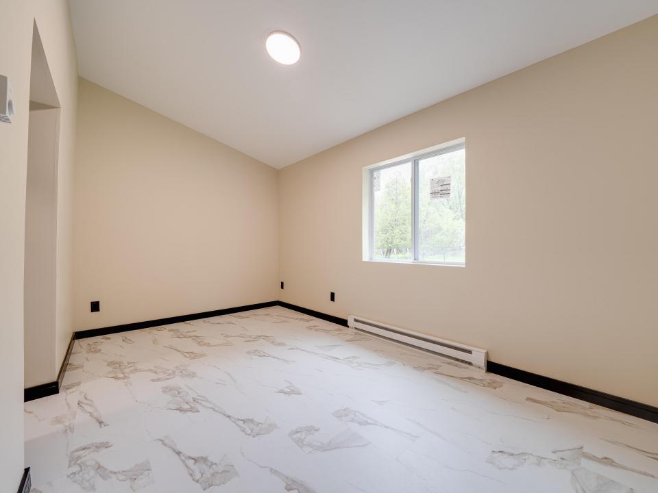118 McLaughlin Ave-60