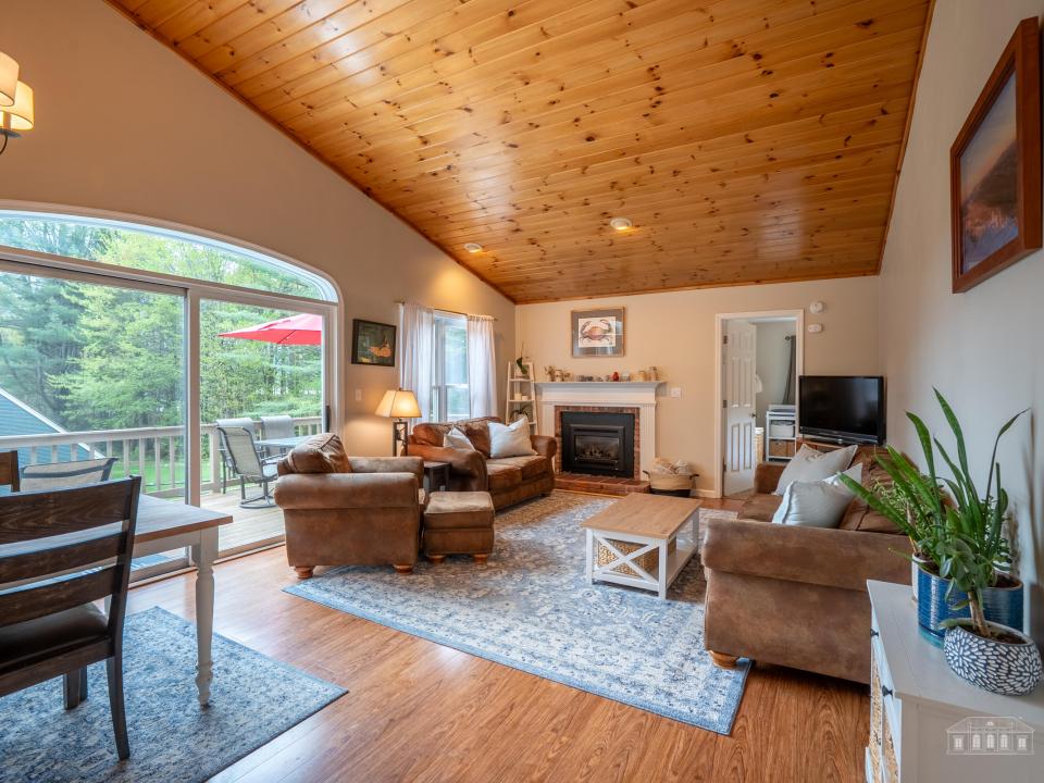 8 Fox Run LN LP-10