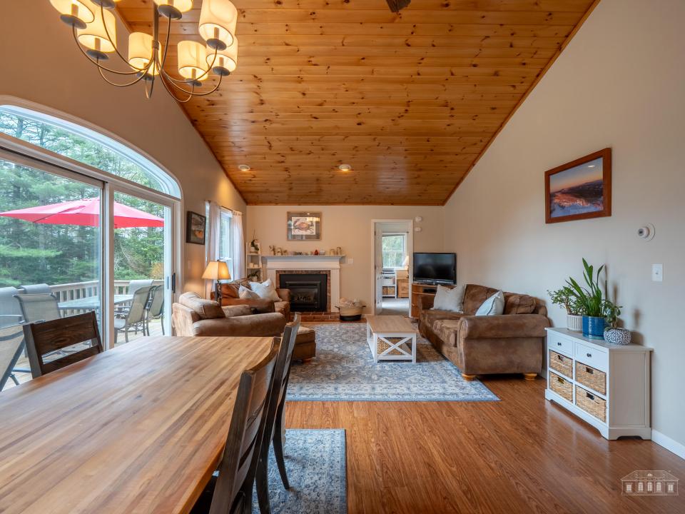 8 Fox Run LN LP-11