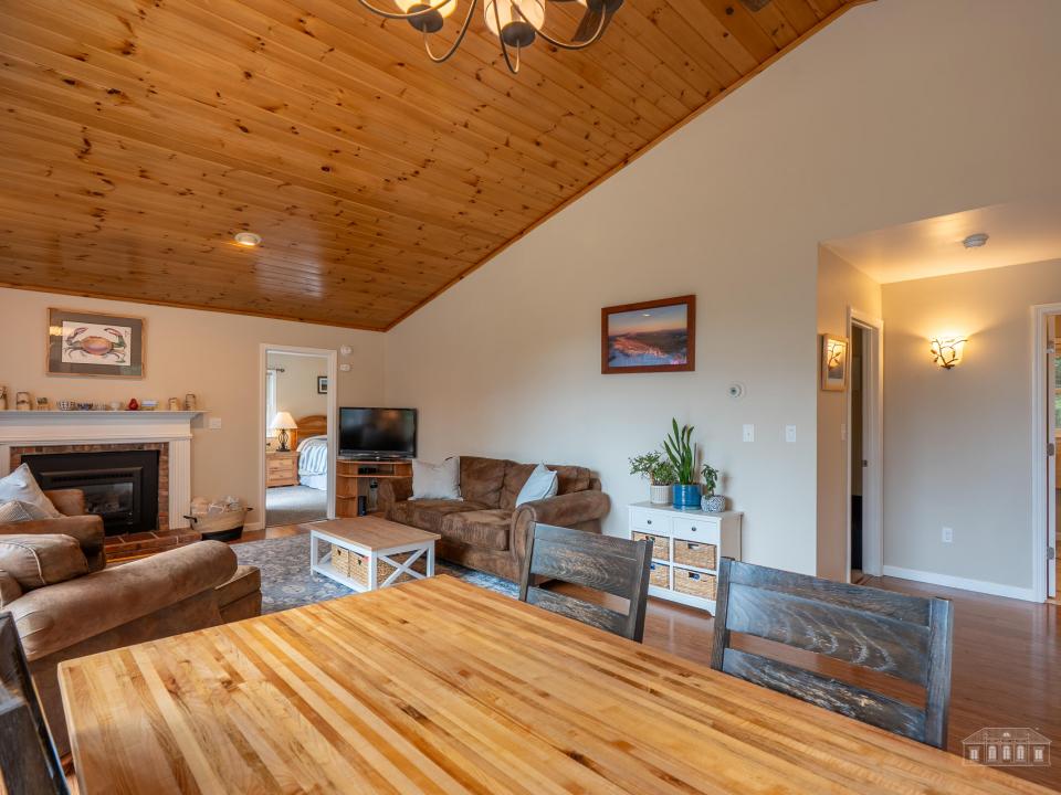8 Fox Run LN LP-12