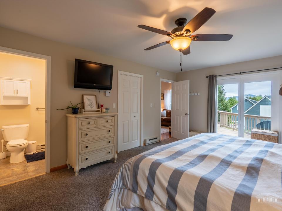 8 Fox Run LN LP-22