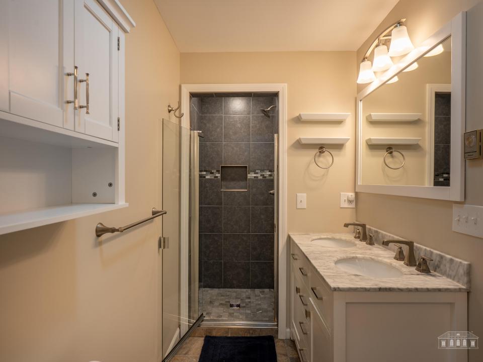 8 Fox Run LN LP-24