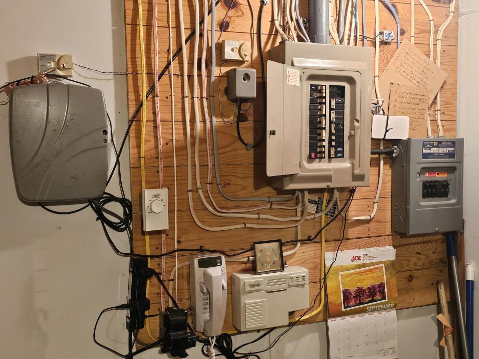 Thompson new - Cranberry - electrical