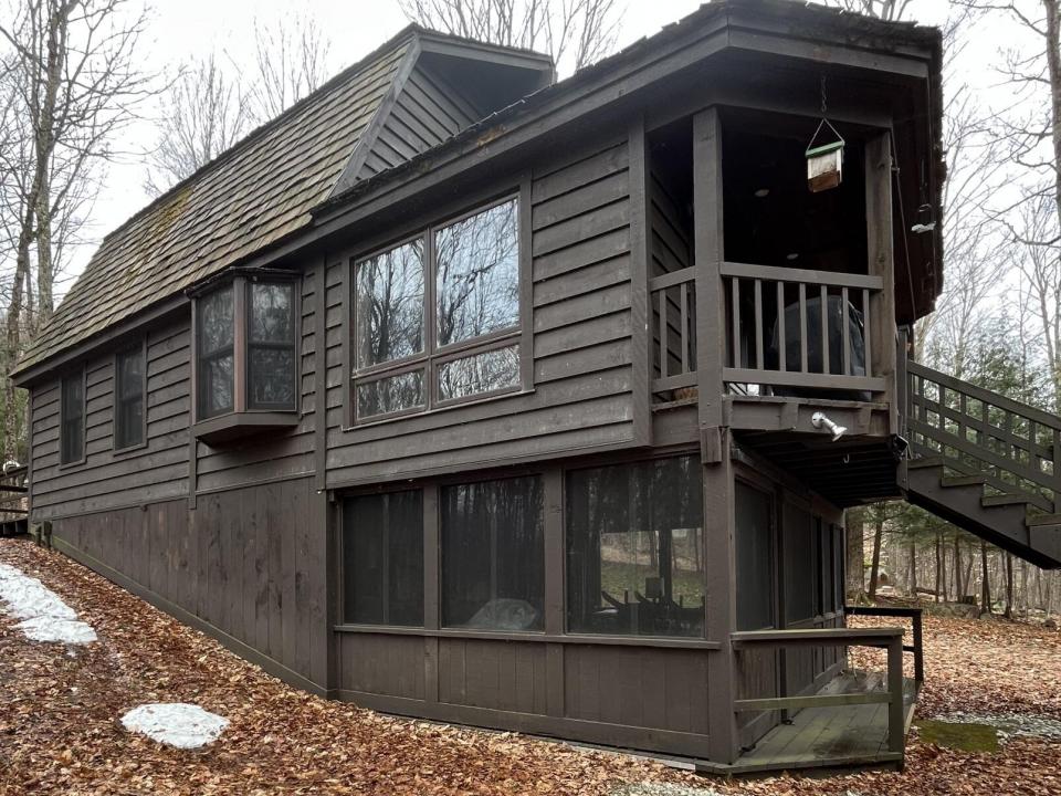 Thompson new - Cranberry - ext side