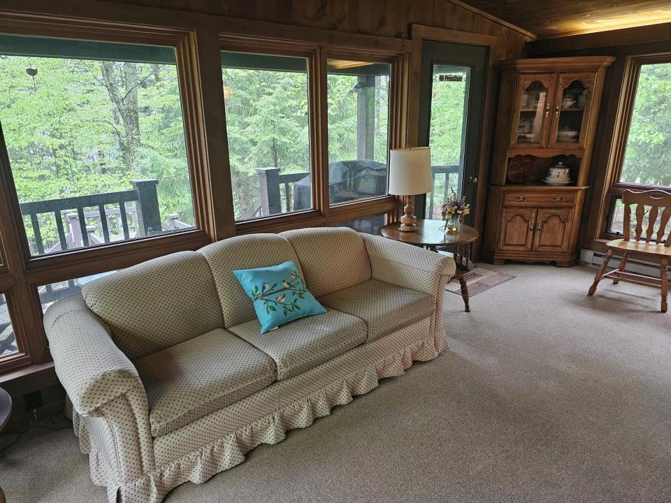 Thompson new - Cranberry - family rm II
