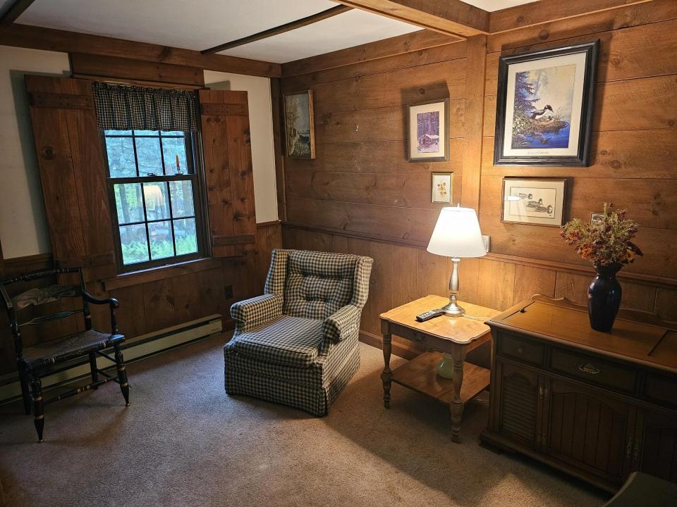 Thompson new - Cranberry - livingrm