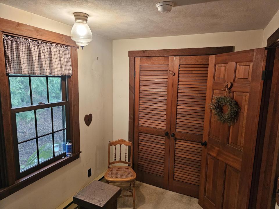 Thompson new - Cranberry - top of stairs