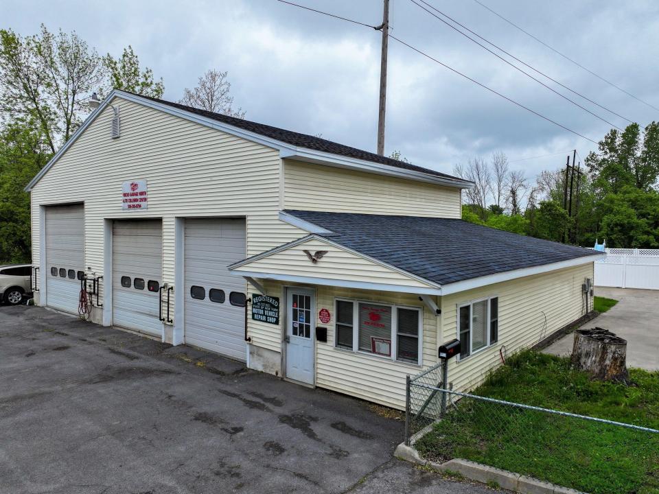 10 Riverside Garage