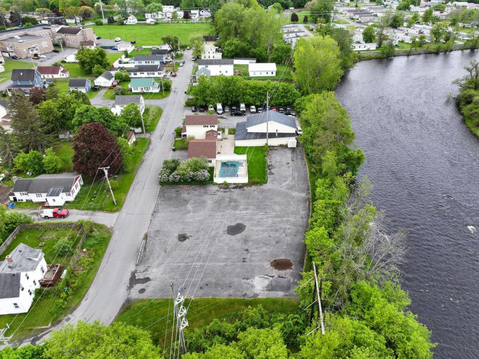 10 Riverside side