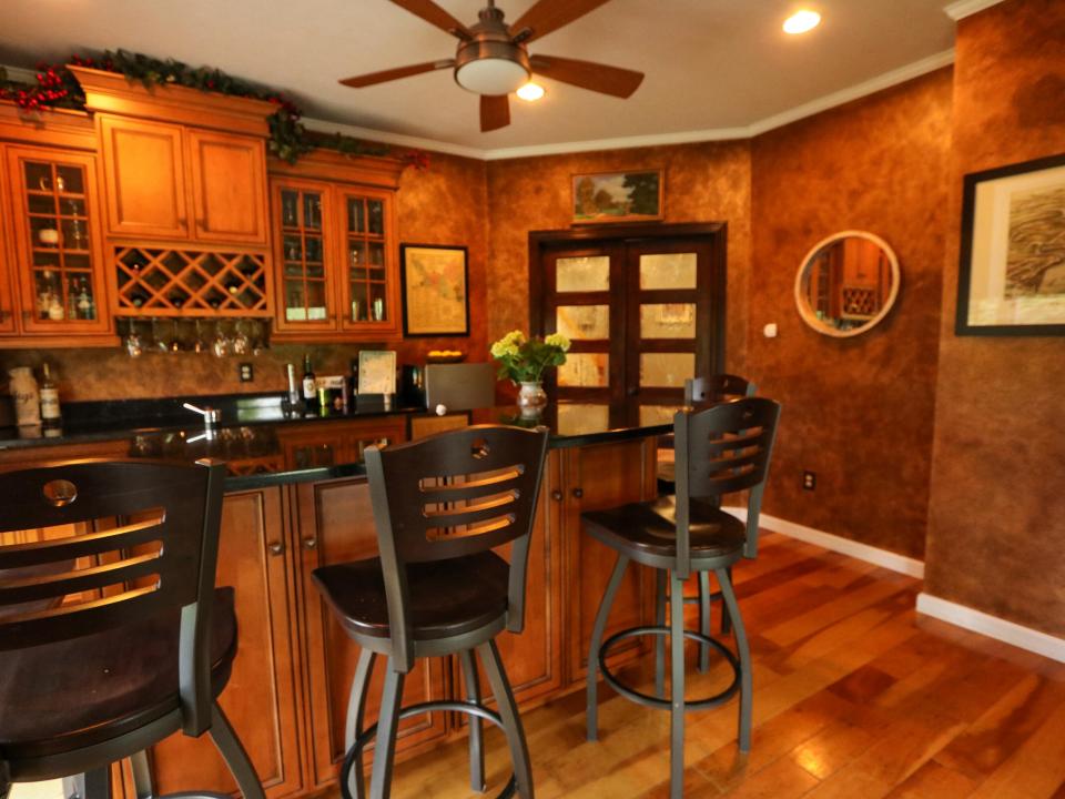 Bar/Entertainment Room