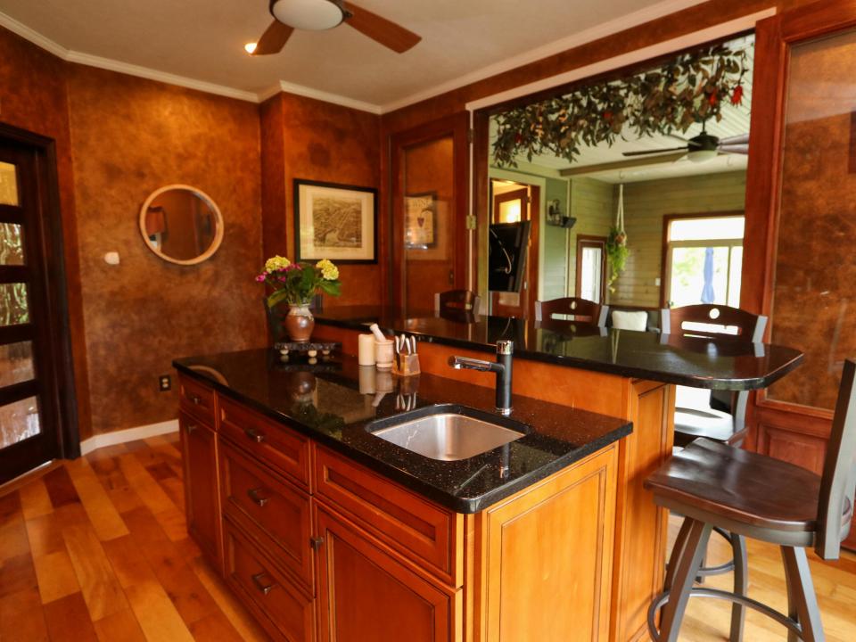 Bar/Entertainment Room