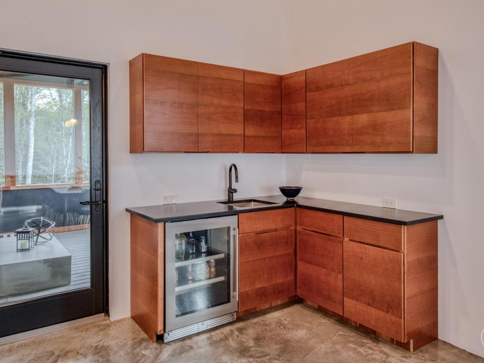 Wet Bar/Door to Screened-in Porch