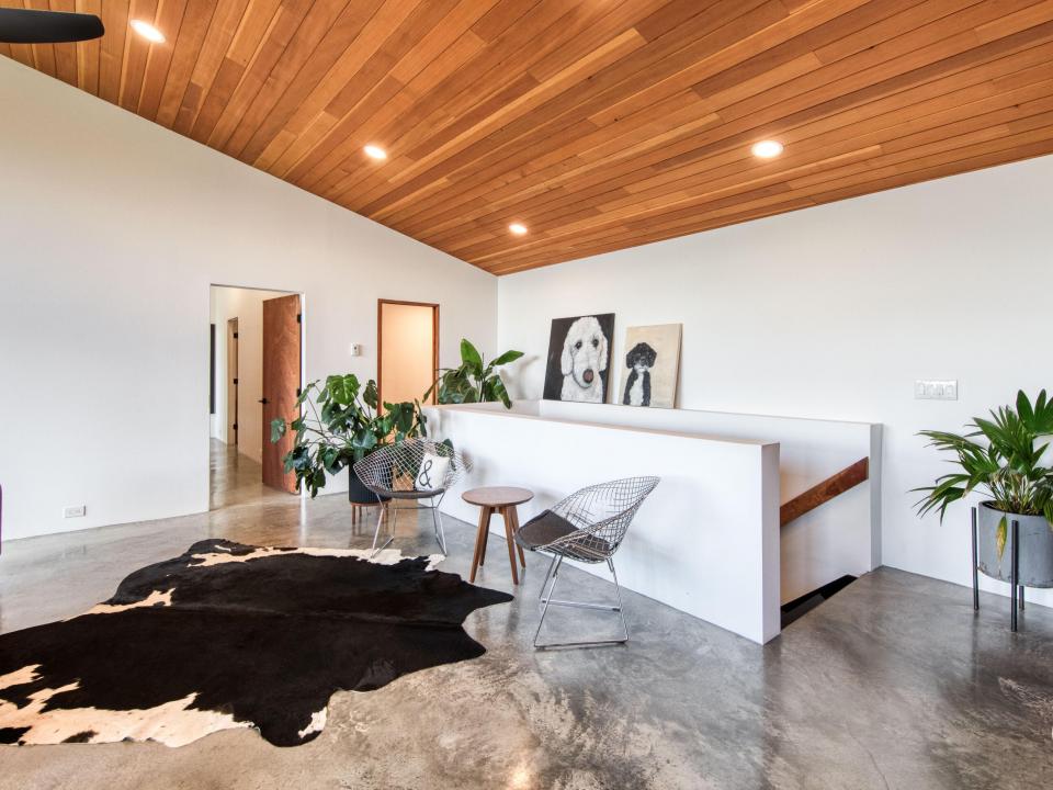 Sitting Area/Living Room
