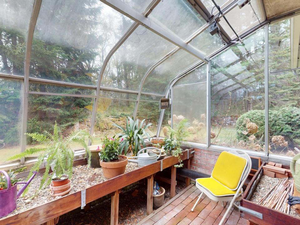 37 Cobble Hill Road Greenhouse