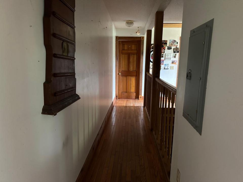 8 Balsam Dr 2nd floor hall