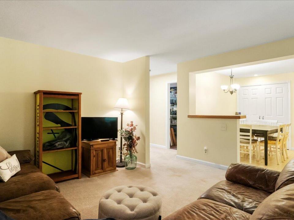 56-P1630492