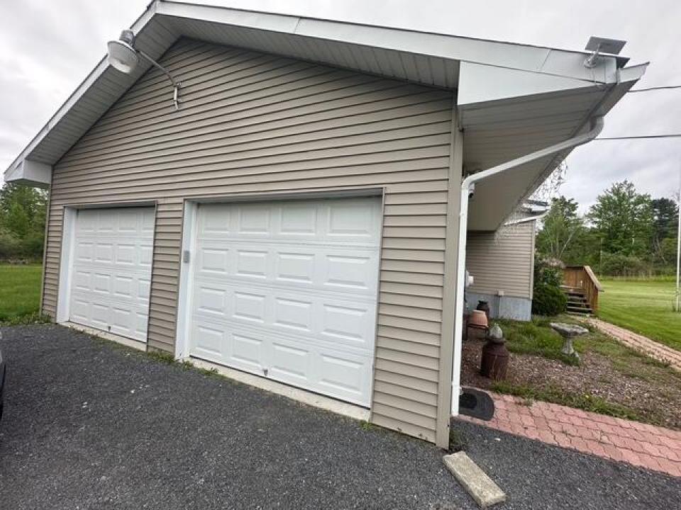 8566 Rt 22 garage